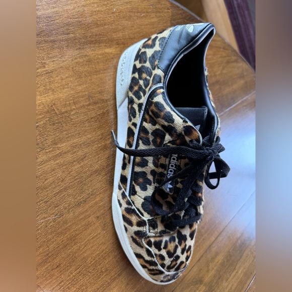 Leopard print almost new, only use one time. - Picture 3 of 6